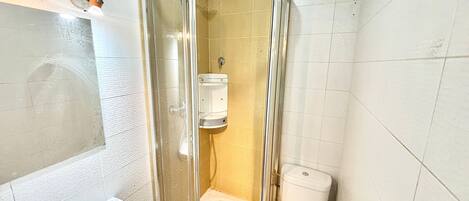 Hårtørrer, håndklæder, Sæbe, Toiletpapir