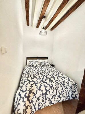 1 soverom, strykejern/-brett, wi-fi og sengetøy