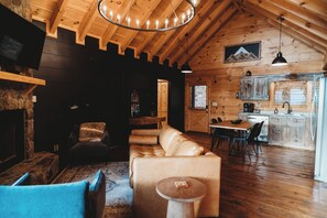 Smart-TV, peis, fotballspill og bøker