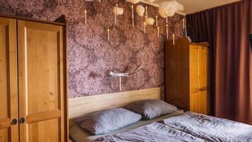 2 bedrooms, WiFi, bed sheets