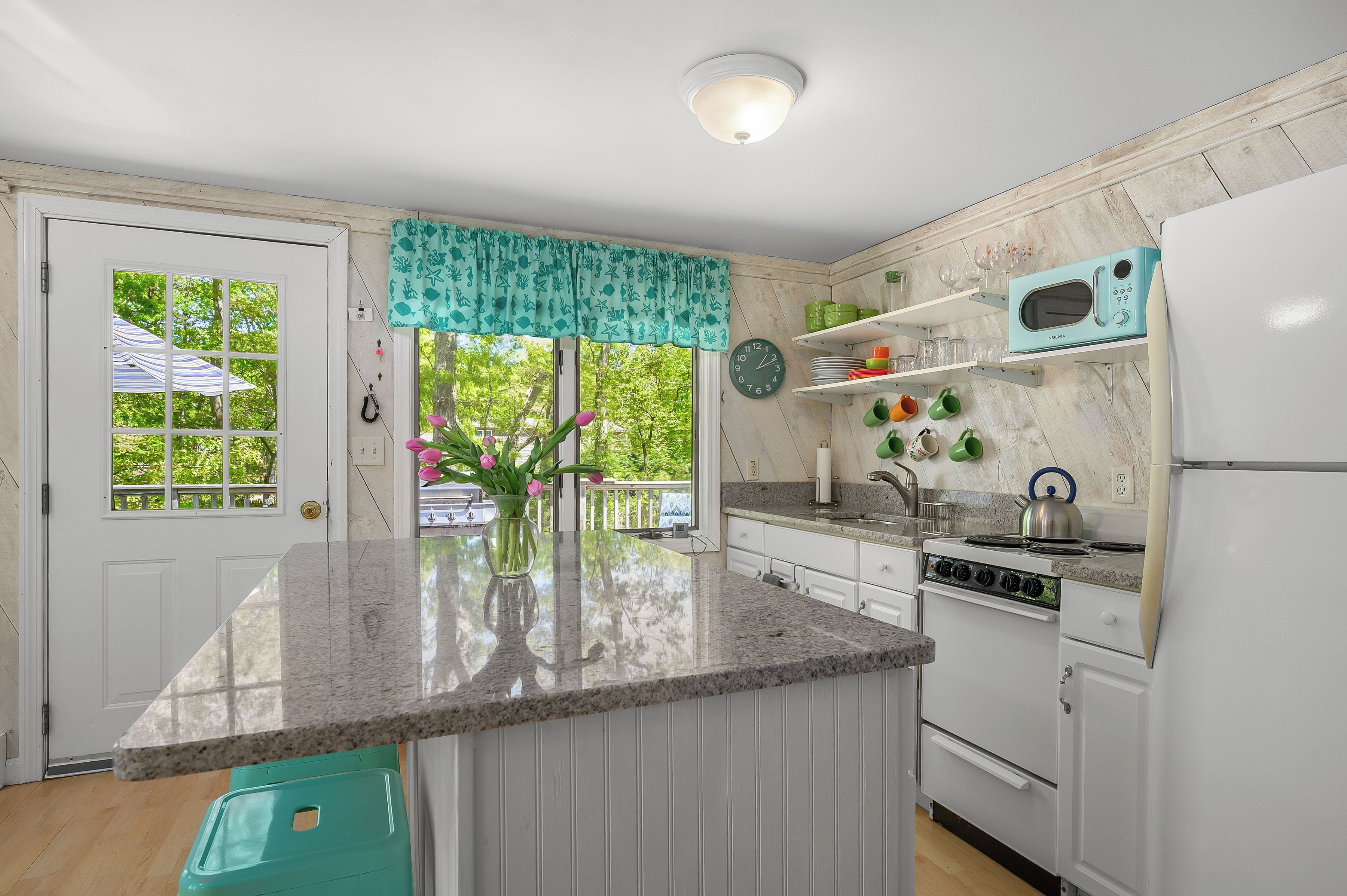 Micro-ondes, four, plaque de cuisson