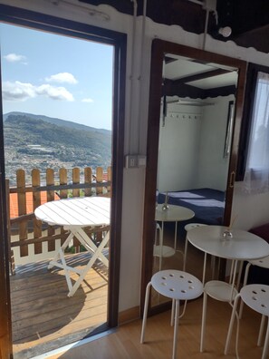 Dining - Bungalow Sixdays 3 with outdoor hot tub. (Camporosso)