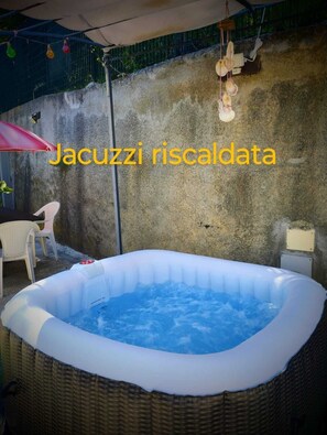 Terrace/patio - Bungalow Sixdays 3 with outdoor hot tub. (Camporosso)