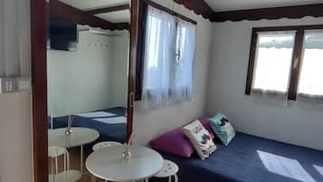 1 bedroom, free WiFi, bed sheets