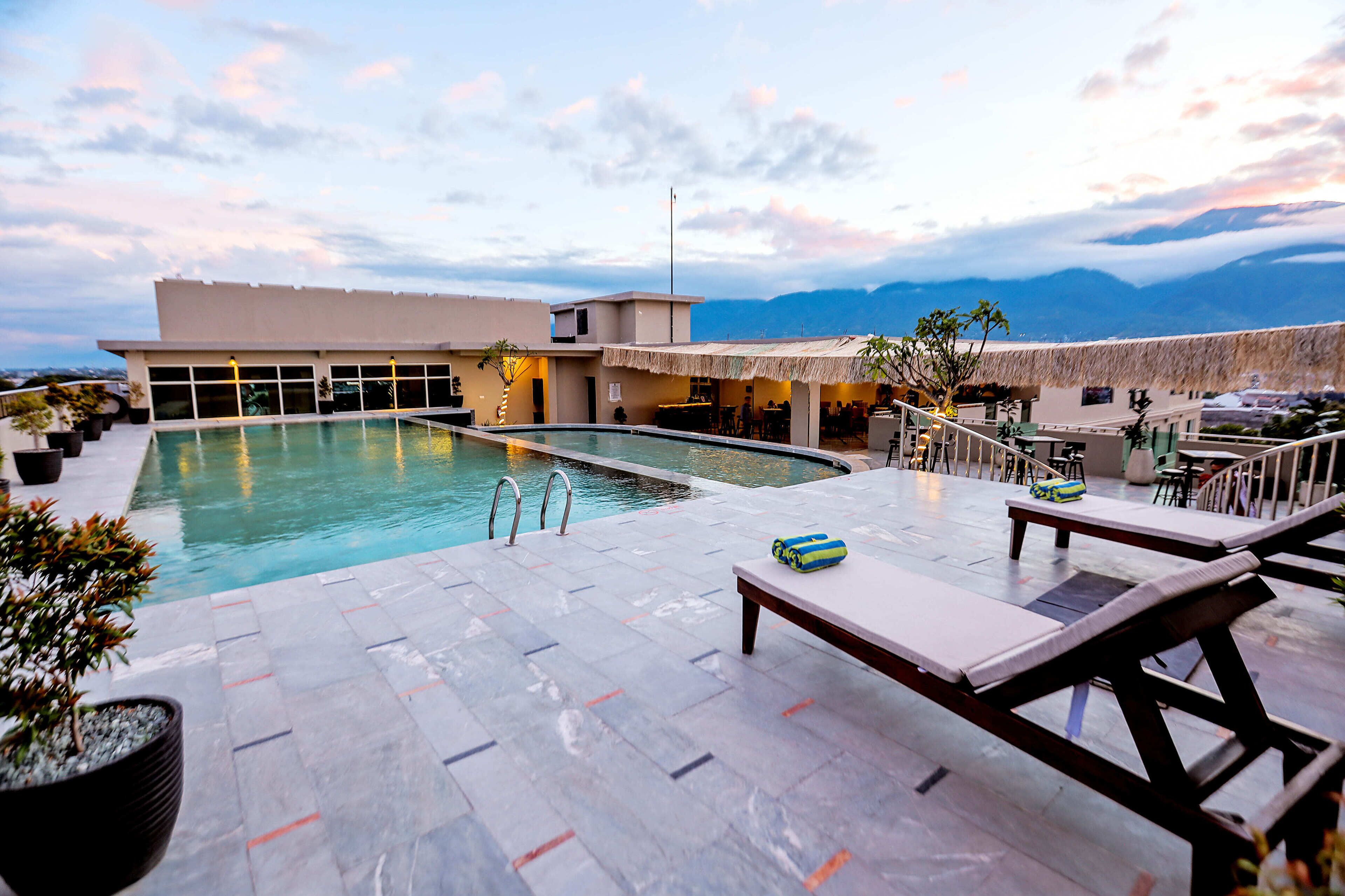Kolam renang rooftop