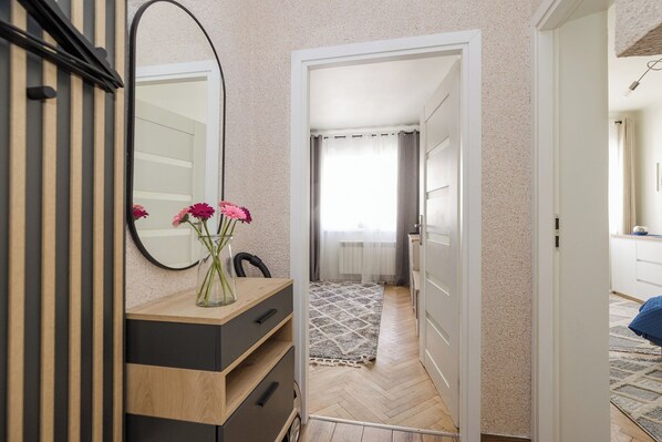 Cortinas blackout, ferros/tábuas de passar roupa, Wi-Fi de cortesia