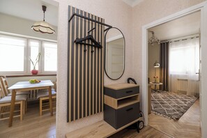 Cortinas blackout, ferros/tábuas de passar roupa, Wi-Fi de cortesia