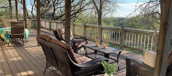 Peacful 4-bedroom home just outisde Missouri Valley and 25 minutes from Omaha