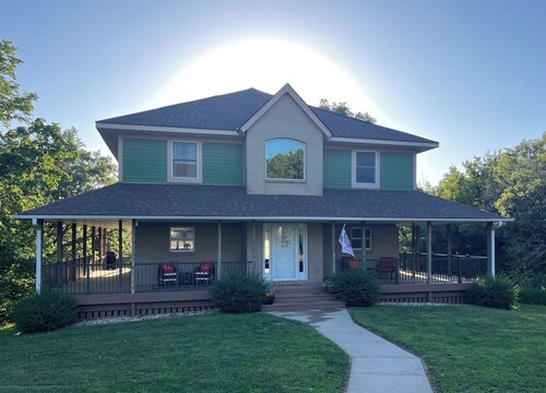 Peacful 4-bedroom home just outisde Missouri Valley and 25 minutes from Omaha