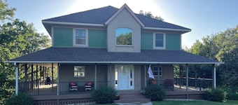 Peacful 4-bedroom home just outisde Missouri Valley and 25 minutes from Omaha
