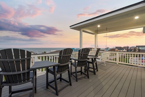 Heated Pool-Hot Tub / 6 Bed 6 Bath / Steps to Beach