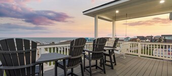 Heated Pool-Hot Tub / 6 Bed 6 Bath / Steps to Beach