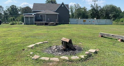 Charming 3-bedroom farmhouse in Harbor Beach