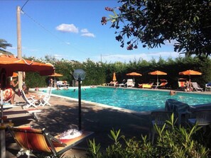 Piscine extérieure (ouverte en saison)