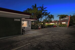 Apartment (1 Bedroom) | Floor plan - 1BR Studio w/ Parking, Bbq, Garden Hollywood (Hollywood)