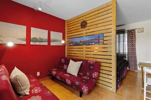 Apartment (1 Bedroom) | Floor plan - 1BR Pet-friendly Condo w/ Parking & Backyard BBQ (Hollywood)