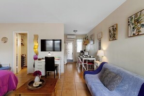 Apartment (1 Bedroom) | Floor plan - Pet-friendly 1BR Studio w/ Parking & Bbq, Hollywood (Hollywood)