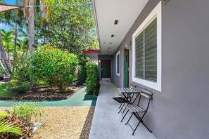 Apartment (1 Bedroom) | Floor plan - Pet-friendly 1BR Studio w/ Parking & Bbq, Hollywood (Hollywood)