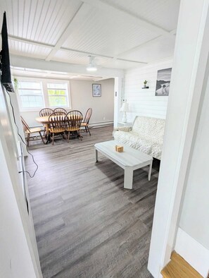 Living area - Cozy 3BD Cottage 8 min to beach.  Pet friendly (Old Orchard Beach)