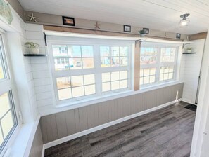 Interior - Cozy 3BD Cottage 8 min to beach.  Pet friendly (Old Orchard Beach)