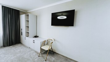 Desk, laptop workspace, free WiFi