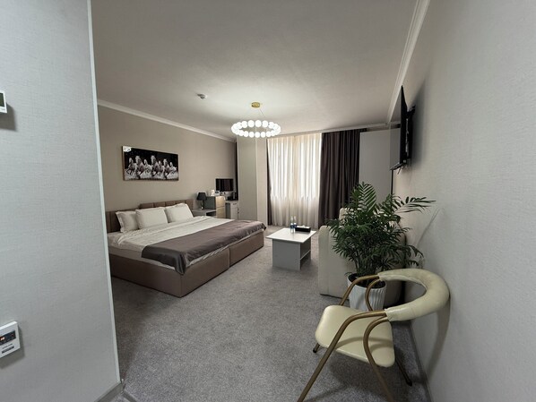 Desk, laptop workspace, free WiFi - Taj Mahal (Osh)