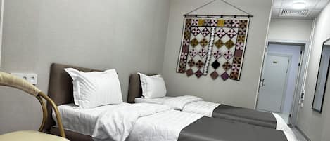 Basic-Doppel- oder -Zweibettzimmer, Stadtblick