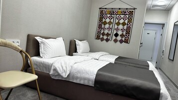 Basic-Doppel- oder -Zweibettzimmer, Stadtblick