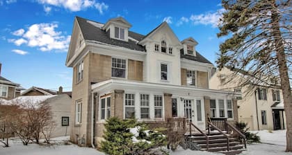 Cozy 3BR Near UB & Niagara Falls - Pet Friendly