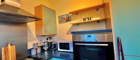 Apartment | Private kitchen | Fridge, microwave, oven, stovetop
