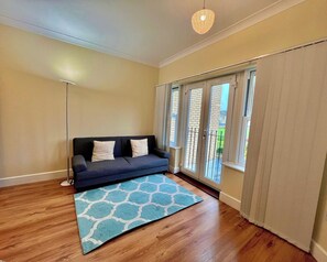 Apartment | Living area | TV - Cambridge Cozy Retreat - 1 Bed Apartment (Cambridge)