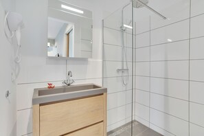 Shower, hair dryer, towels, toilet paper