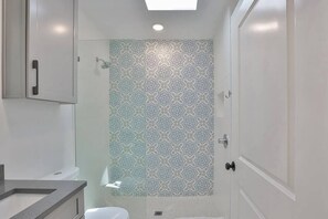 Towels, soap, toilet paper - Quaint and Peaceful Efficiency (Tampa)