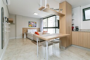 Iron/ironing board, internet, bed sheets