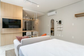 Tabla de planchar con plancha, Internet, ropa de cama