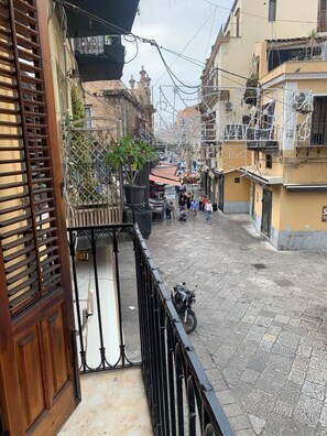 Property grounds - The little house at the Cape market (Palermo)
