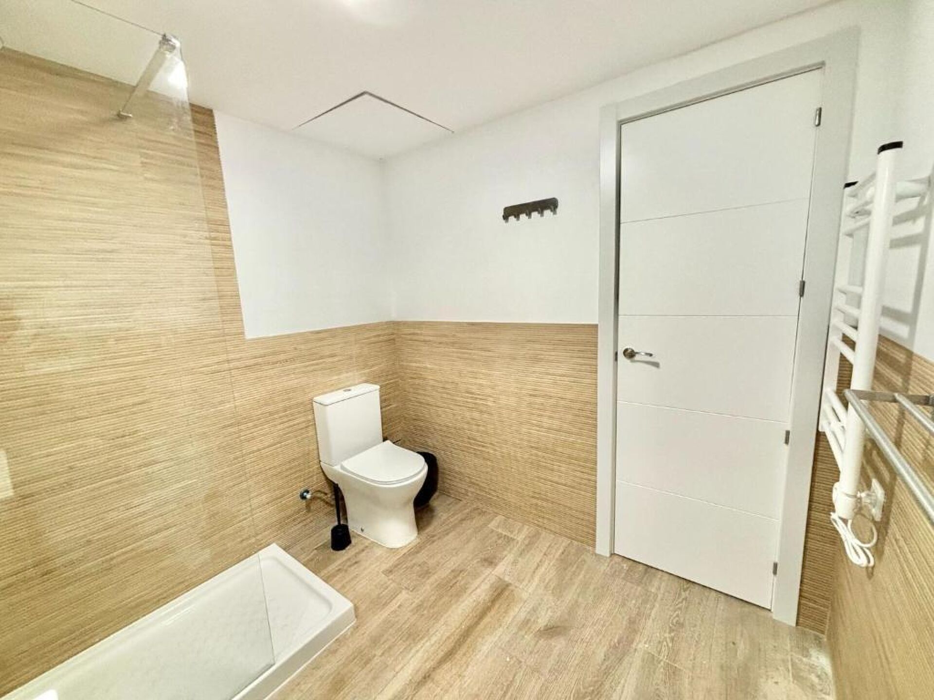 Hårføner, håndklær, såpe og toalettpapir