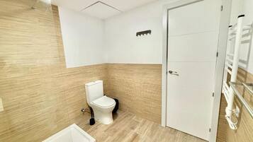 Hårtørrer, håndklæder, Sæbe, Toiletpapir