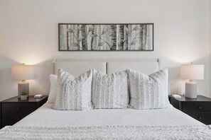 2 bedrooms, iron/ironing board, travel crib, WiFi - Frontgate 226 - 2 Bedroom Residence (Avon)