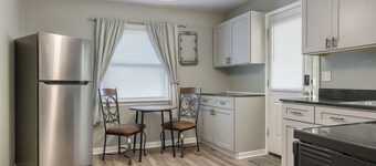 Cozy 2BR Home: With Lake Access & Work Space