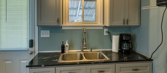 Cozy 2BR Home: With Lake Access & Work Space