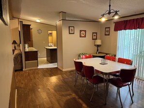 Dining - Fall Ozark Mountains Getaway 4Bd 2Ba Country House Minutes From Eureka Springs (Eureka Springs)