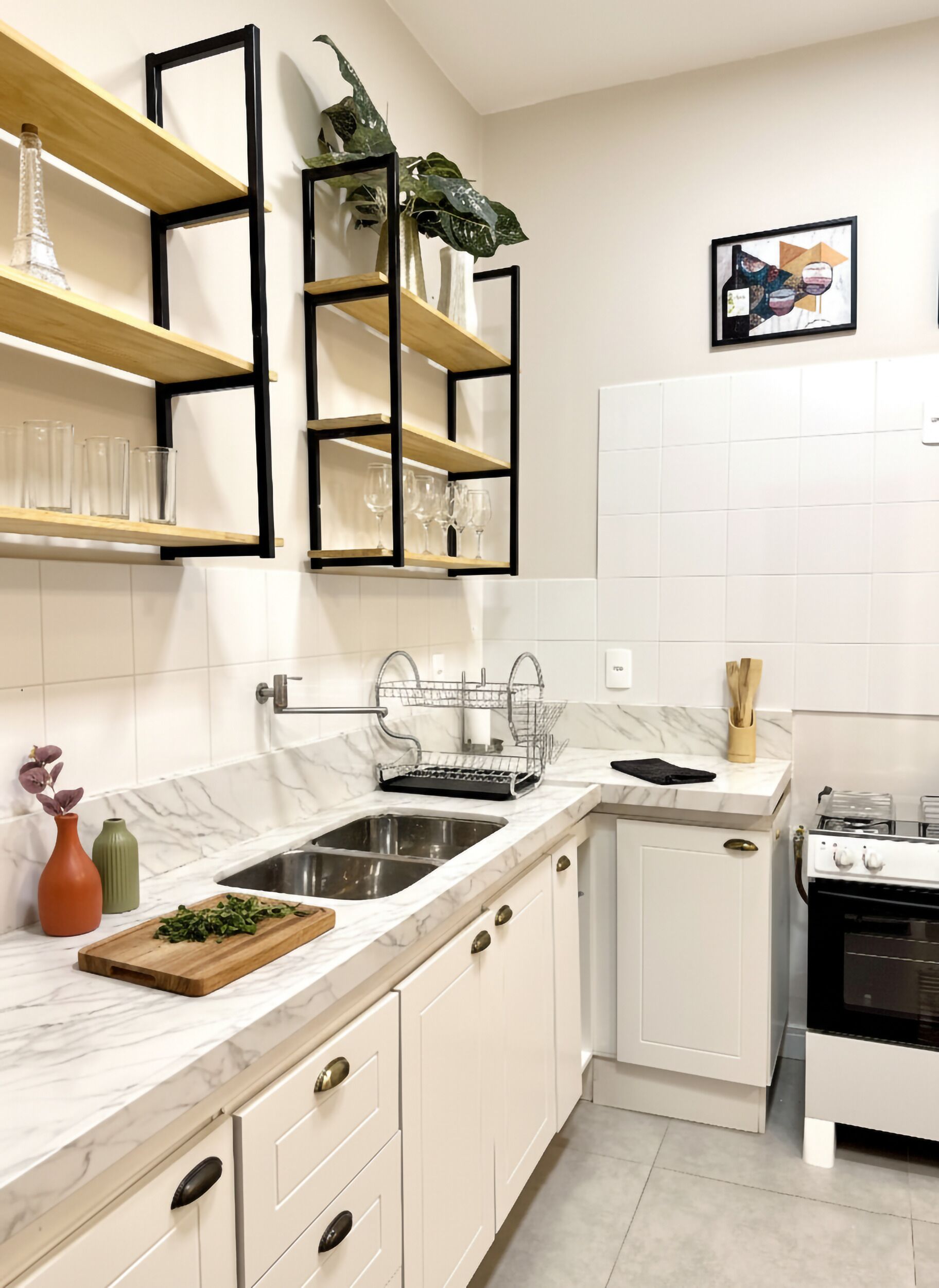 Kühlschrank, Ofen, Herdplatte, Kochgeschirr/Geschirr/Besteck