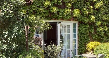Private entrance, parking, peace and quiet within walking distance of the city