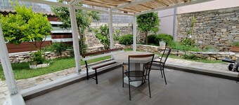 Cozy 1-bedroom cottage with AC, WiFi in charming Galižana