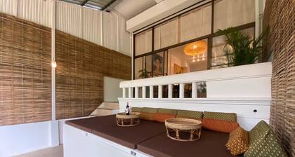 Charming 3-bedroom townhome with AC, free wifi near Central Festival