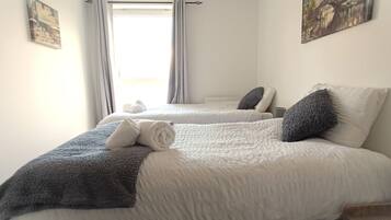 2 bedrooms, iron/ironing board, WiFi, bed sheets