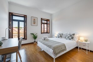 2 bedrooms, iron/ironing board, Internet, bed sheets