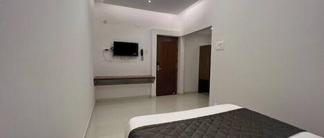 Bureau, espace de travail pour ordinateur portable, Wi-Fi gratuit