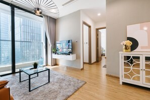 Apartment, 2 Bedrooms, Balcony, City View | Ruang tamu | TV skrin rata 